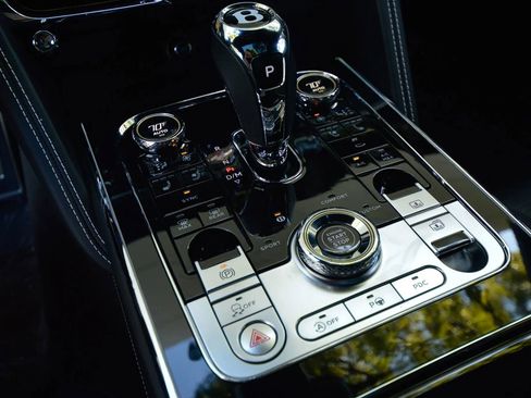 Used 2022 Bentley Flying Spur V8 image 50