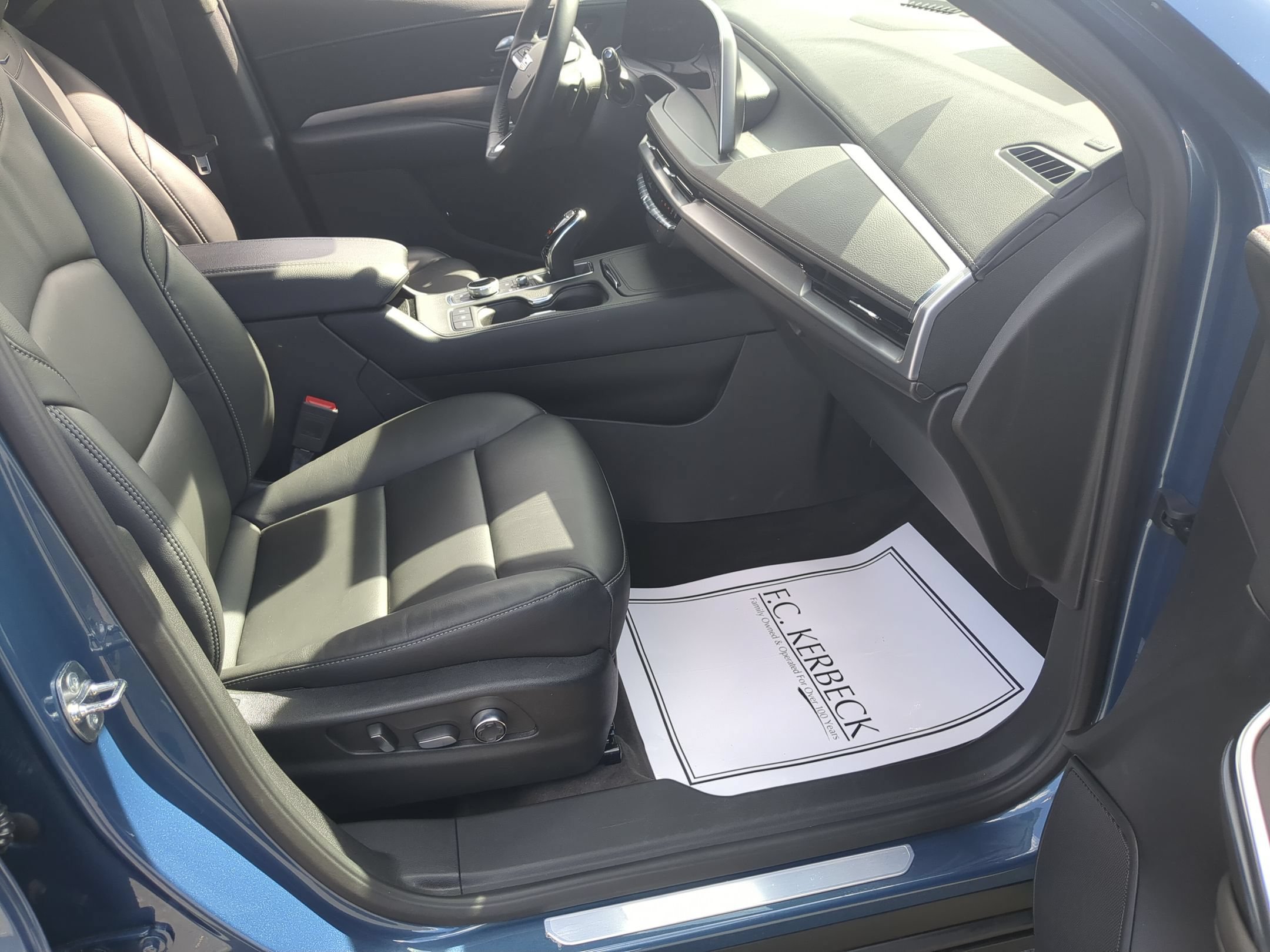 Certified 2025 Cadillac XT4 Premium Luxury AWD/4WD image 27