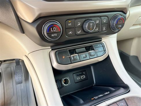 Used 2023 GMC Acadia Denali w/ Denali Ultimate Package image 17