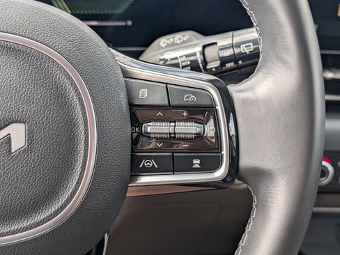 Used 2026 Kia Carnival FWD image 30