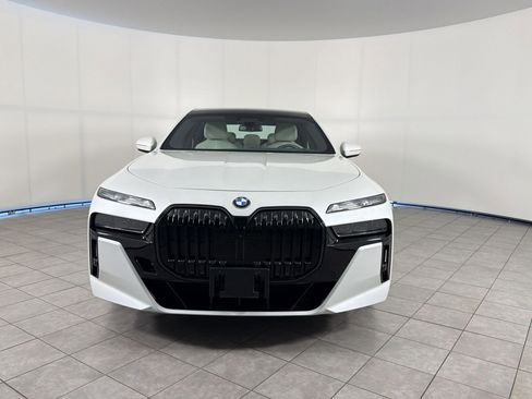 Certified 2025 BMW 760i xDrive AWD/4WD image 6