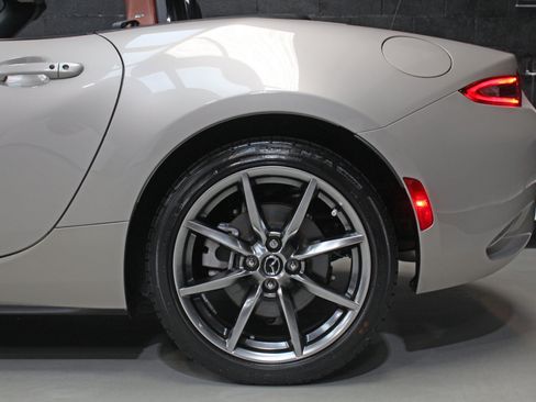 Used 2022 MAZDA MX-5 Miata Grand Touring w/ Weather Package RWD image 6
