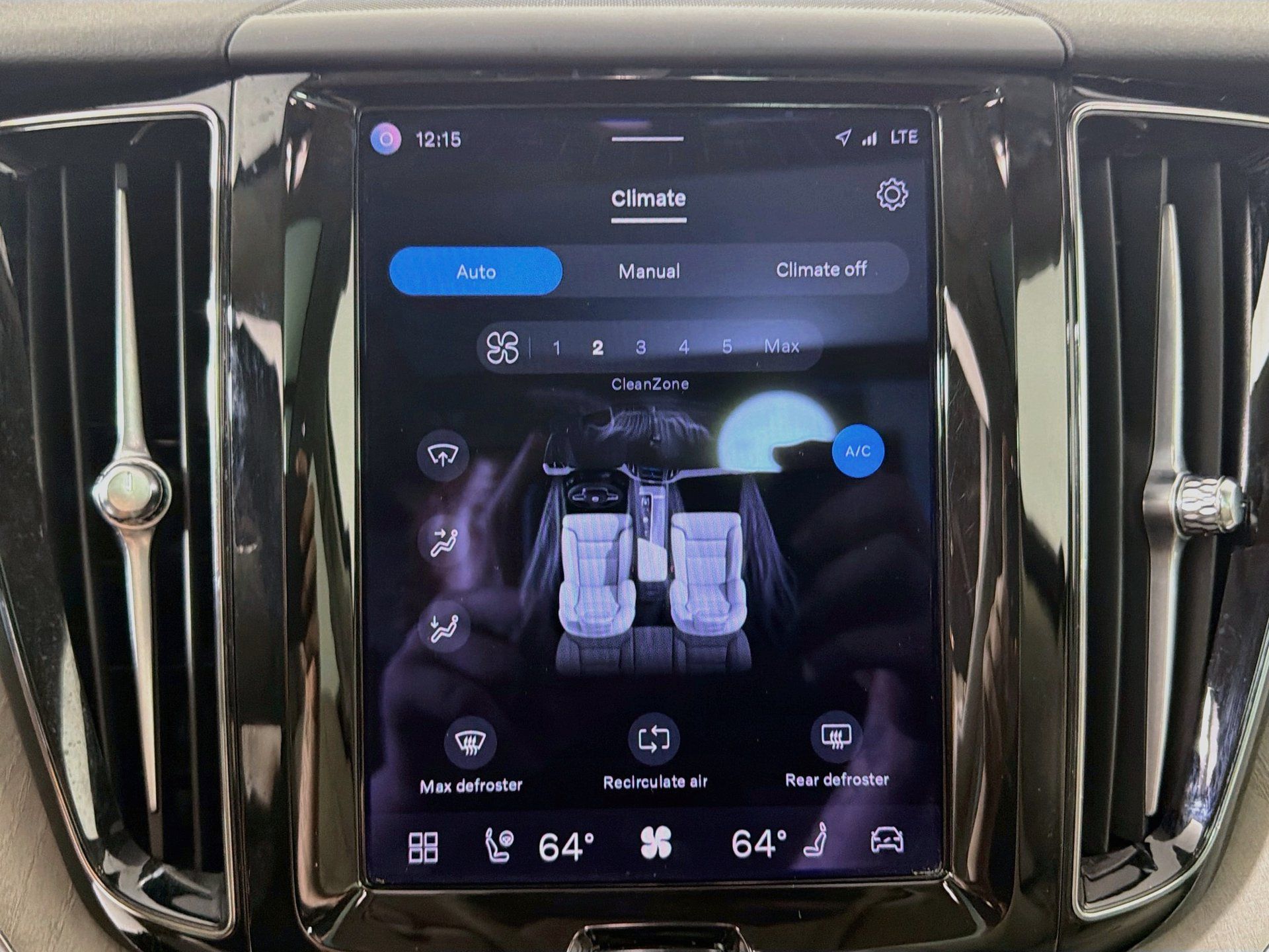 Certified 2023 Volvo XC60 B5 Plus AWD/4WD image 16