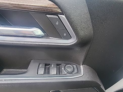 Used 2022 Chevrolet Silverado 1500 LT AWD/4WD image 20