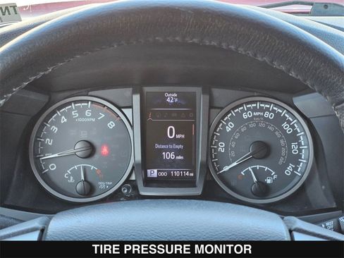 Used 2017 Toyota Tacoma TRD Off-Road image 24