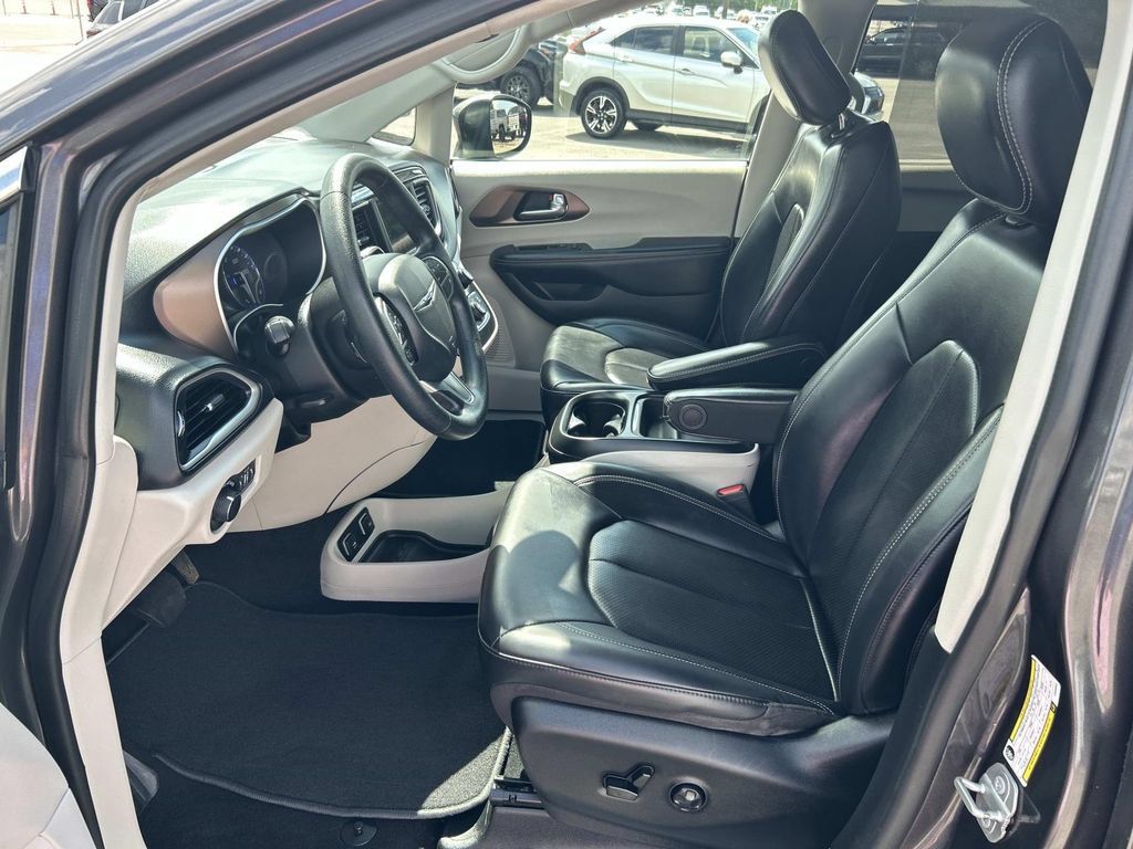 Used 2020 Chrysler Voyager Lxi FWD image 27