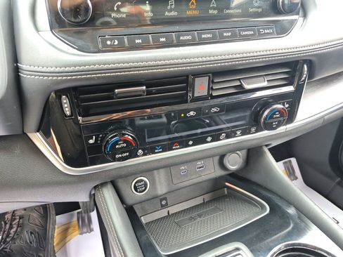 Used 2021 Nissan Rogue Platinum FWD image 18
