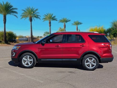 Used 2016 Ford Explorer XLT w/ Equipment Group 202A image 2