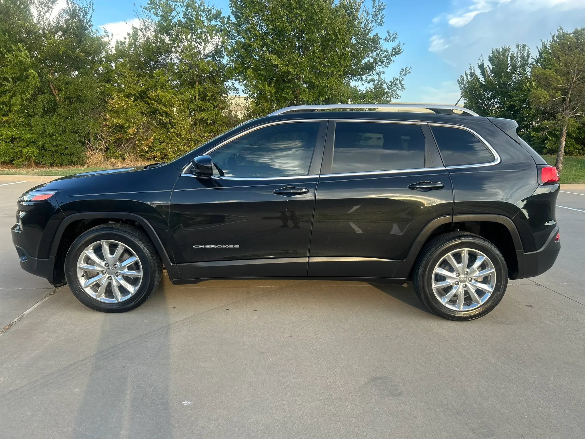 Used 2015 Jeep Cherokee Limited FWD image 9