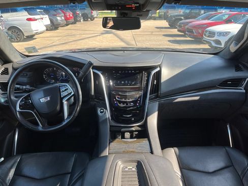 Used 2019 Cadillac Escalade Platinum RWD image 9
