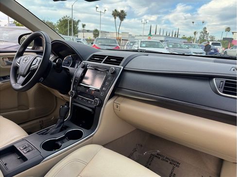 Used 2015 Toyota Camry XLE w/ Advanced Technology Package image 21