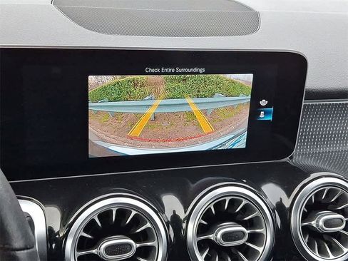 Used 2021 Mercedes-Benz GLB 250 4MATIC image 15