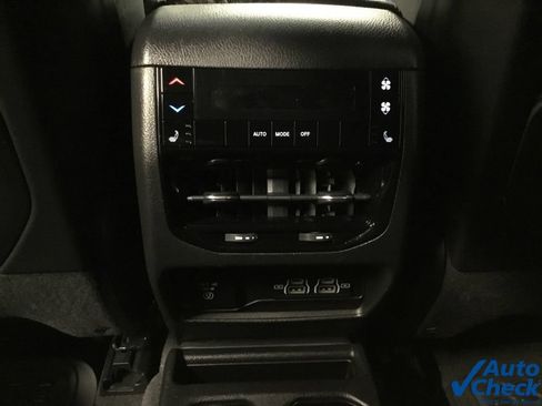 Used 2022 Jeep Grand Cherokee L Limited w/ Black Appearance Package AWD/4WD image 27
