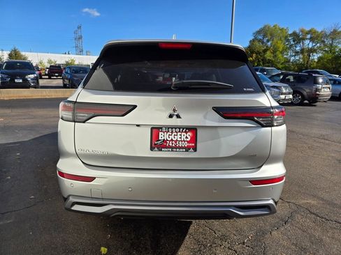 New 2025 Mitsubishi Outlander SE image 12
