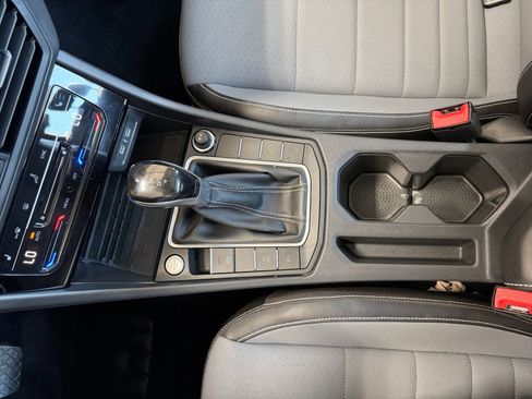 Used 2025 Volkswagen Jetta SE image 40