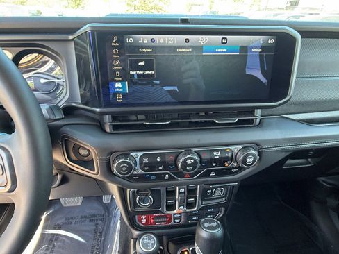 Used 2025 Jeep Wrangler Unlimited Rubicon 4xe w/ Convenience Group AWD/4WD image 32