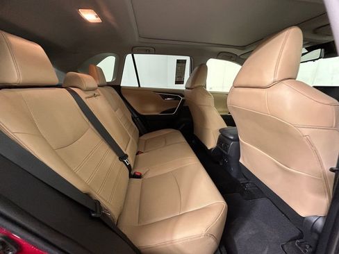 Used 2019 Toyota RAV4 Limited image 17