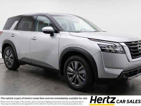 Used 2025 Nissan Pathfinder SV FWD image 1