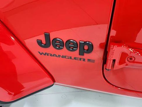 Used 2025 Jeep Wrangler Unlimited Sahara AWD/4WD image 35
