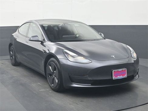 Used 2023 Tesla Model 3 Standard Range image 2