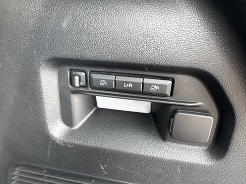 Used 2022 Ford Explorer Limited w/ Equipment Group 301A AWD/4WD image 13