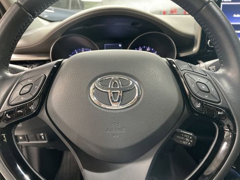 Used 2022 Toyota C-HR Limited FWD image 18