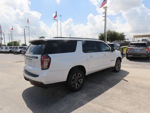 Used 2021 Chevrolet Suburban Z71 AWD/4WD image 11