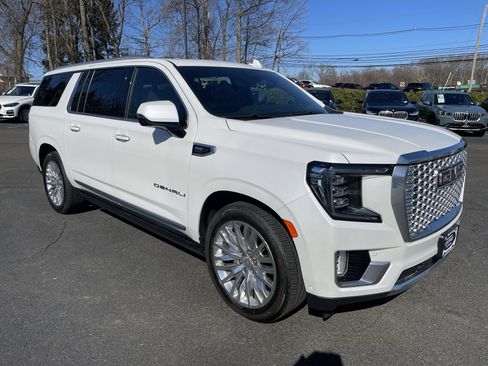 Used 2023 GMC Yukon XL Denali w/ Denali Reserve Package image 3