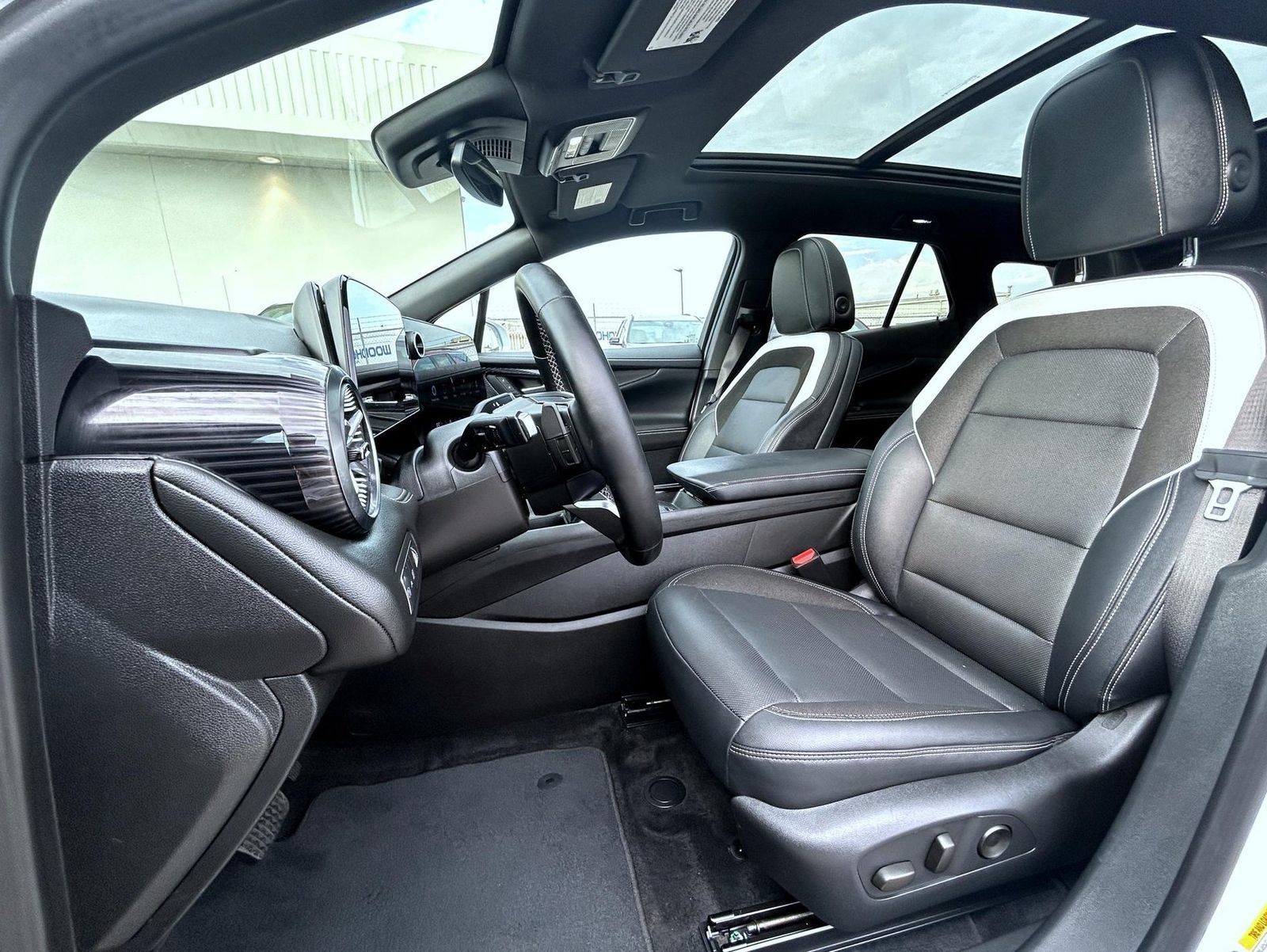 Used 2024 Chevrolet Blazer EV LT AWD/4WD image 11