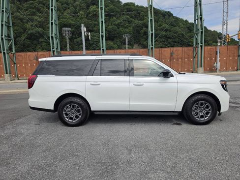 Used 2025 Ford Expedition Max Active AWD/4WD image 11