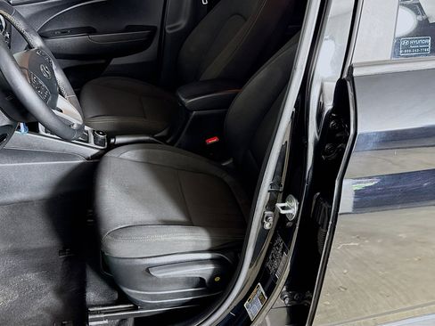 Used 2022 Hyundai Venue SEL w/ Cargo Package FWD image 22