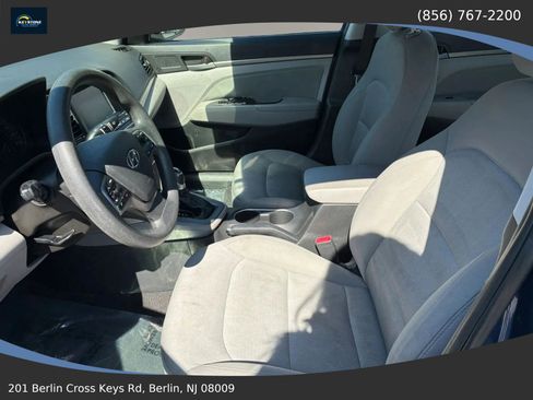 Used 2017 Hyundai Elantra SE image 6