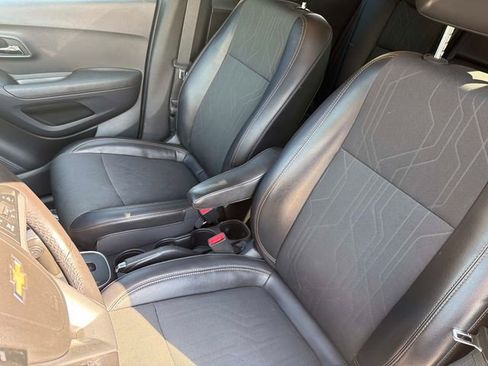 Used 2019 Chevrolet Trax LT w/ LT Convenience Package FWD image 21