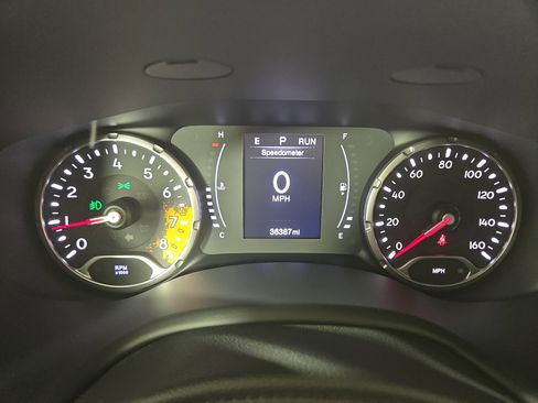 Certified 2018 Jeep Renegade Latitude w/ Cold Weather Group image 18