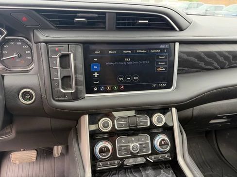 Used 2021 GMC Yukon XL Denali w/ Denali Premium Package AWD/4WD image 12