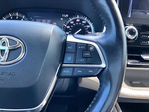 Used 2020 Toyota Highlander Limited image 22