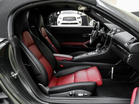 Used 2021 Porsche 718 Boxster S RWD image 41
