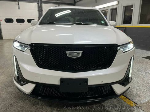 Used 2024 Cadillac XT6 Sport w/ LPO, ONYX Package image 11