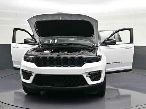 Used 2024 Jeep Grand Cherokee Limited w/ Black Appearance Package AWD/4WD image 38