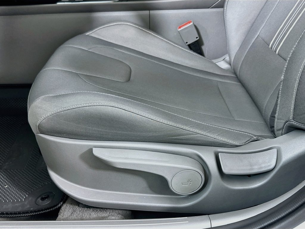 Used 2025 Hyundai Elantra Sport FWD image 18