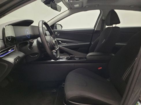 Used 2025 Hyundai Elantra SEL FWD image 17