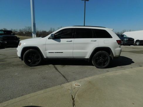 Used 2019 Jeep Grand Cherokee Laredo image 25