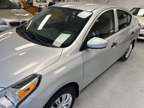 Used 2016 Nissan Versa S Plus FWD image 3