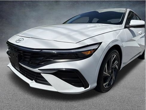 Used 2025 Hyundai Elantra SEL FWD image 9