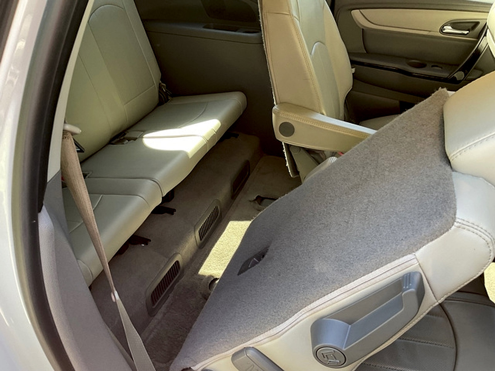 Used 2016 Chevrolet Traverse LTZ FWD image 19