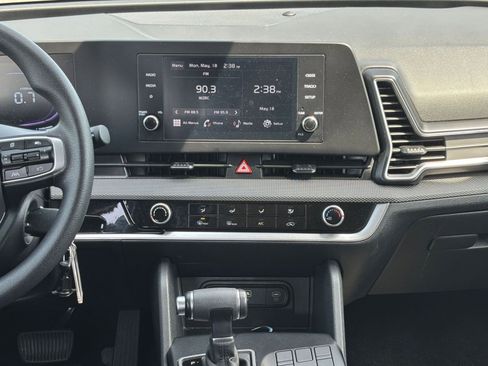 Used 2025 Kia Sportage LX FWD image 17