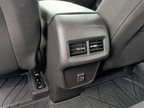 Used 2024 Chevrolet Equinox LS image 39