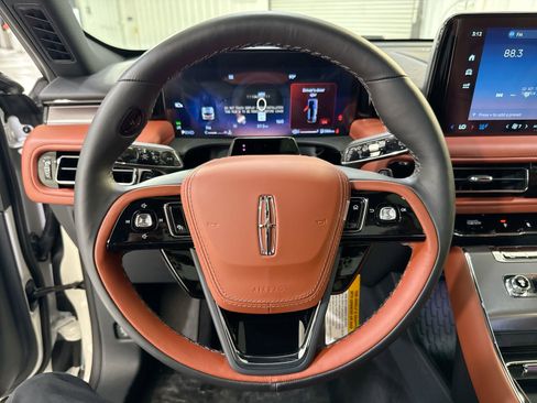 New 2025 Lincoln Aviator Reserve image 13
