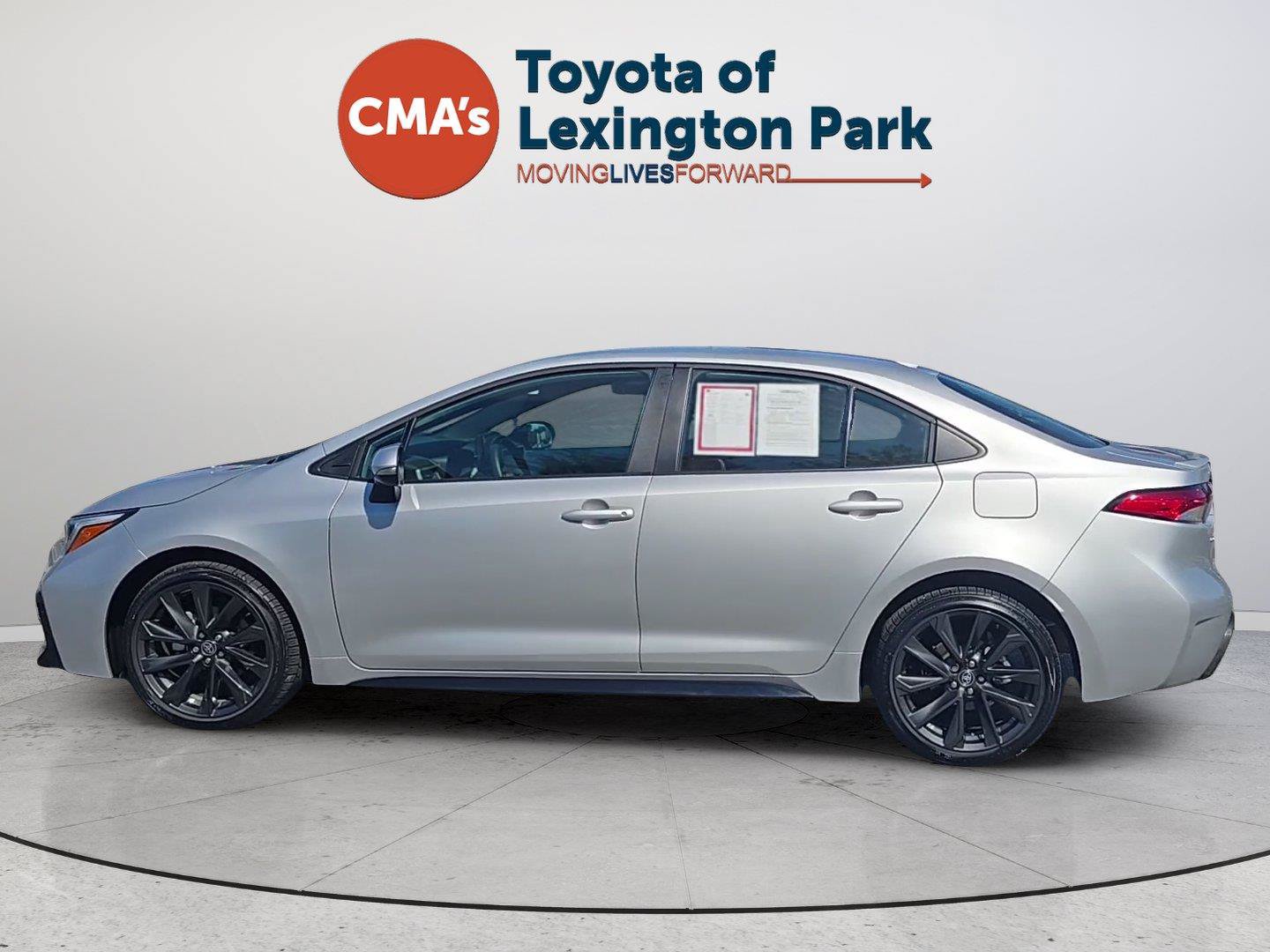 Used 2025 Toyota Corolla SE w/ Convenience Package FWD image 2