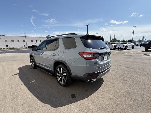 Used 2024 Honda Pilot Elite image 29